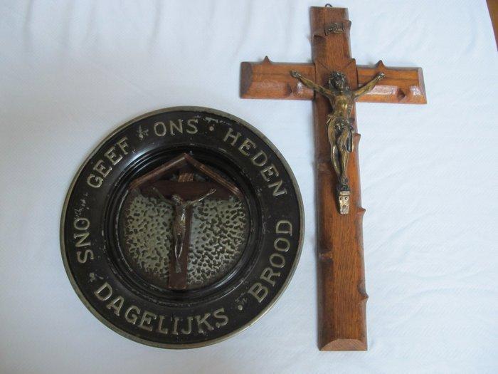 Onze Vader wandbord 30 cm + Groot massief crucifix 50 cm (2), Antiek en Kunst, Antiek | Boeken en Manuscripten