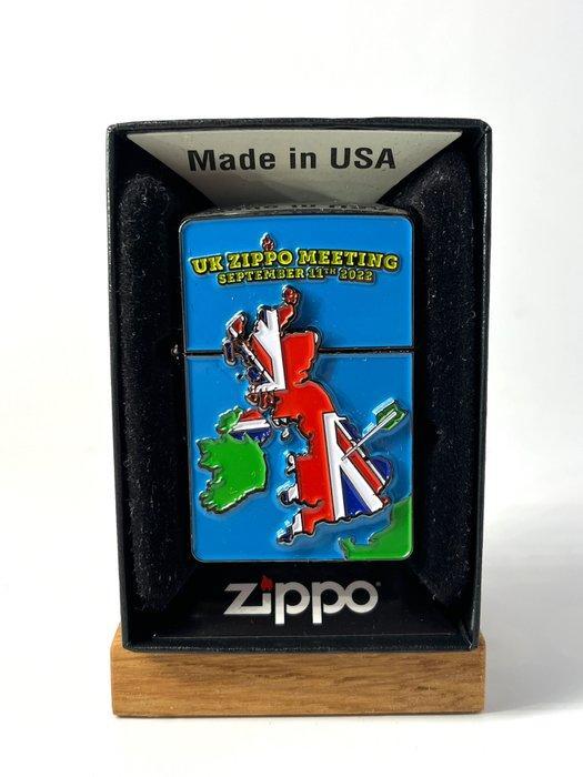 Zippo - Zippo UK Meeting 2022 Limited Edition by Tom’s -, Verzamelen, Rookartikelen, Aanstekers en Luciferdoosjes