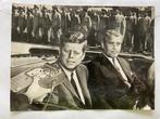 keiner - John F Kennedy Photo mit Werner von Braun im Cabrio