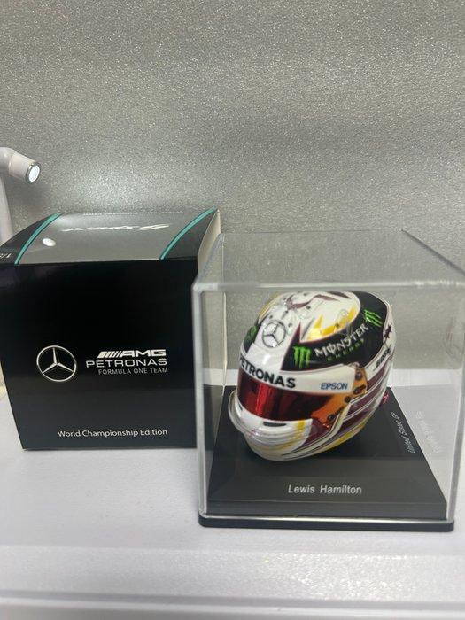 Spark 1:5 - Modelauto - Lewis Hamilton 2015 World Champion, Hobby en Vrije tijd, Modelauto's | 1:5 tot 1:12