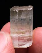 Zeldzame edelsteen apatietkristal Kristalhelder kristal -