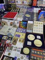 Monde. Collection of coins/banknote/medals/euro inkl. pp