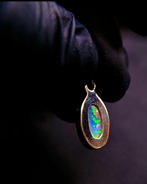ZONDER RESERVE - Exclusief - Opalen hanger - natuurlijk, Verzamelen, Mineralen en Fossielen