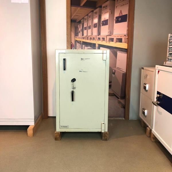 Gebruikte kluis Economy 1030, Huis en Inrichting, Brandblussers en Brandkasten, Gebruikt, Verzenden