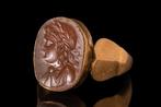 Oud-Romeins Gouden diepdrukring met een portret van God