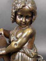 sculptuur, Bronze Statue of the Christ Child with Cross - 25