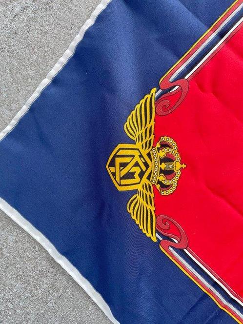 Onbenut halstuch van KLM - 1980-1990, Antiek en Kunst, Antiek | Wandborden en Tegels