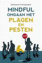 Mindful omgaan met plagen en pesten 9789033480850, Boeken, Verzenden, Zo goed als nieuw, B. Persoons