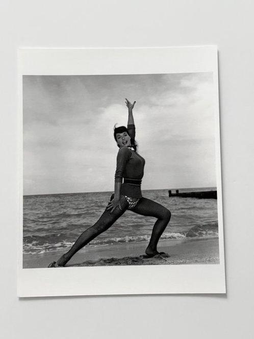 Bunny Yeager (1929-2014) - Pin-Up Bettie Page in Key, Antiek en Kunst, Kunst | Schilderijen | Modern