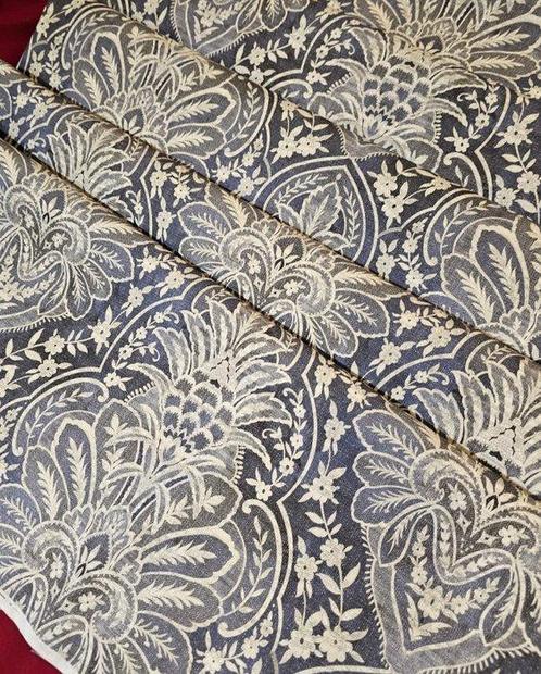 Exclusief Damast stof 100% katoen - 300x280cm - Kleur jeans, Antiek en Kunst, Antiek | Meubels | Tafels