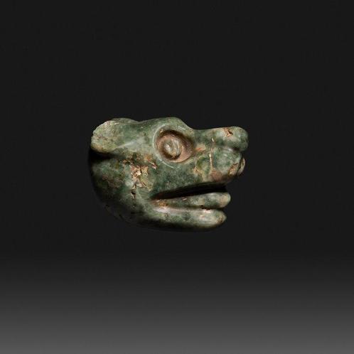 Mixteca, Mexique Jade Tête suspendue dun jaguar. 1200 -, Verzamelen, Mineralen en Fossielen