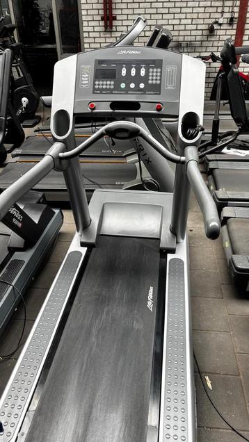 Life Fitness CLST Integrity Treadmill beschikbaar voor biedingen