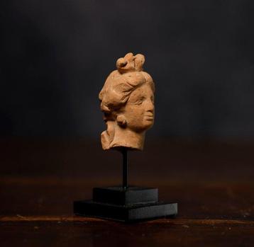 Oud Griekenland, terracotta vrouwenhoofd met paspoort voor