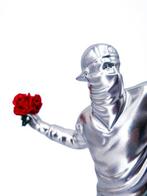 Beeldje - Flower Thrower - 23cm - Banksy Inspired Figurine -