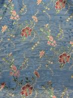 kostbare zijden stof San Leucio pastelblauw verrijkt met, Antiek en Kunst