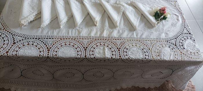 Elegante handdoek met prachtige bloemen die met de hand zijn, Antiquités & Art, Tapis & Textile