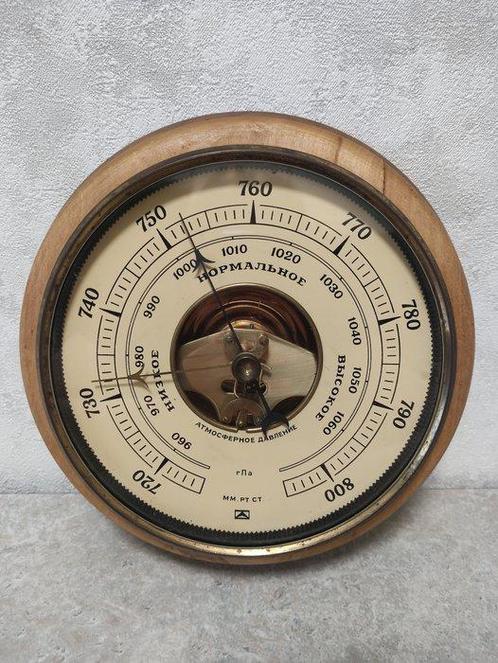 Wall aneroid barometer BK-S. USSR. Aneroid barometer - Hout,, Antiek en Kunst, Curiosa en Brocante
