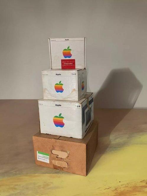 Apple IIc BOXED ITALIAN + Monitor + Stand + Accessories -, Games en Spelcomputers, Spelcomputers | Overige Accessoires