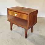 Table de chevet - Noyer, Bois de pin