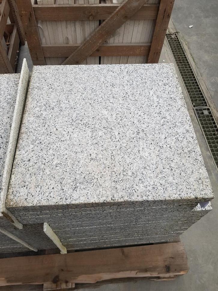 Dalles Rosé Sarde flammé 50x50x3 11,25m² liquidation stock, Doe-het-zelf en Bouw, Tegels, Ophalen