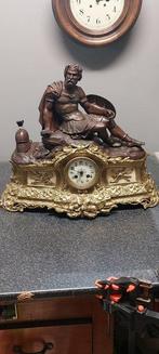 Horloge de cheminée avec personnage - Laiton, Bronze, Régule, Antiek en Kunst