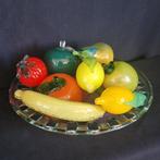 Figuur - Fruitmand met tien vruchten, gevormd in kunstglas, Antiek en Kunst