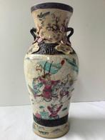 Chinese 19th century multicolored war scene two-handled, Antiquités & Art