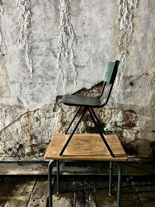 Forest Green V stoel voor binnen/buiten (50 op voorraad), Tuin en Terras, Tuinstoelen, Nieuw, Stapelbaar, Kunststof, Verzenden