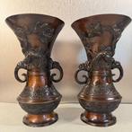 Paar Japanse bronzen vazen. - Brons - Japan - Begin 20e eeuw, Antiek en Kunst