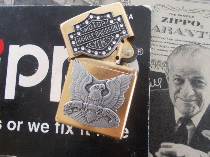 Zippo 2015 brass Harley Davidson Swarovski Crystal Encrusted, Verzamelen, Rookartikelen, Aanstekers en Luciferdoosjes