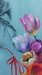 Elisa Brindani - Donna in bianco e nero con tulipani