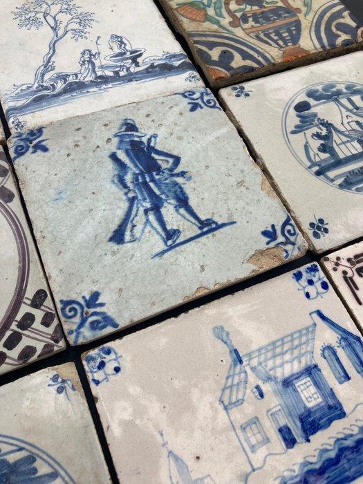 Tegel - Antieke tegels met een soldaat met musket geweer,, Antiek en Kunst, Antiek | Glaswerk en Kristal