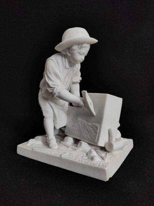 Sevres - Statue, Firmato Le petit tailleur de pierre di, Antiquités & Art, Antiquités | Verre & Cristal