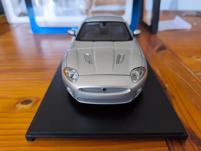 Autoart 1:18 - Modelauto - Jaguar XKR, Hobby en Vrije tijd, Modelauto's | 1:5 tot 1:12