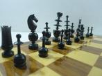 Jeu déchecs Directoire 1825 en bois de buis et teint en