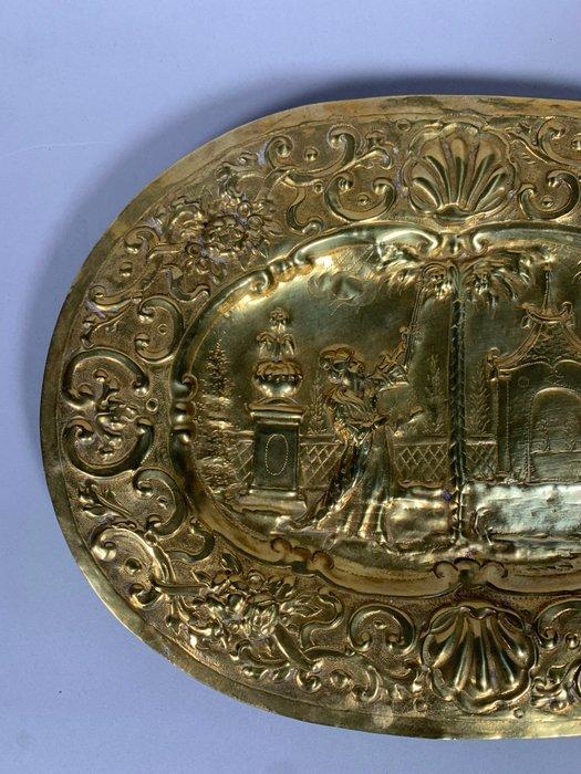 Plat en Laiton décor aux chinois - Schotel - Messing, Antiek en Kunst, Antiek | Meubels | Stoelen en Sofa's