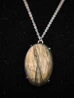 Uniek en ambachtelijk sieraad van 925 zilver met Labradorite