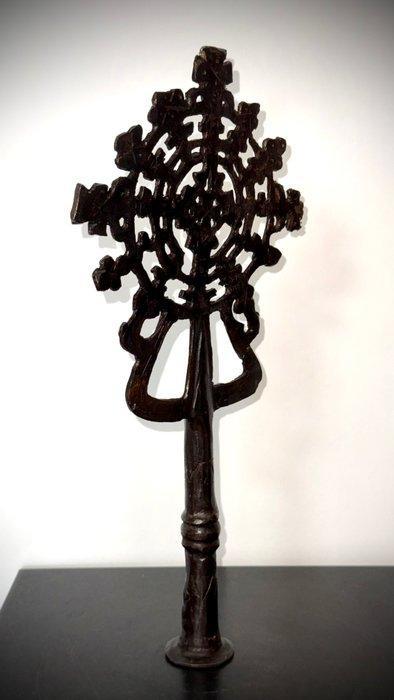 Ethiopische kruis – Liturgisch kruis van brons - Gepatineerd, Antiek en Kunst, Curiosa en Brocante