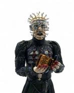 NECA - Pinhead con La Scatola (Clive Barkers - Hellraiser),, Verzamelen, Nieuw