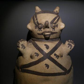 Chancay Terracotta Figuurlijke globulaire pot. 38 cm hoog.