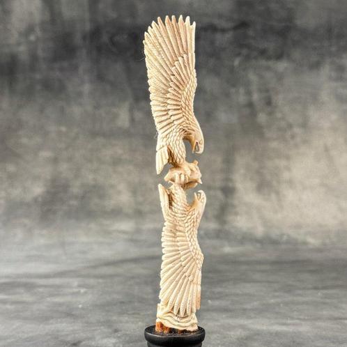 Snijwerk, NO RESERVE PRICE - An Eagle Carving from Deer, Antiek en Kunst, Kunst | Designobjecten