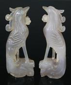 Paar gesculpteerde beeldjes van feniks en vogels, sculpturen