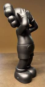 Kaws (1974) - Kaws : Holiday United Kingdom Black, Antiek en Kunst