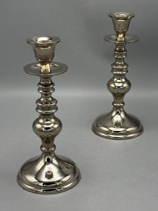 twee elegante metalen kandelaren – tijdloos en stijlvol -, Huis en Inrichting, Overige Huis en Inrichting