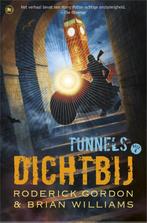 Dichtbij / Tunnels / 4 9789044327830 Roderick Gordon, Boeken, Verzenden, Gelezen, Roderick Gordon