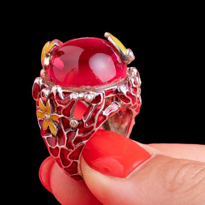 Zilveren geëmailleerde ring met grote rode kristal en, Verzamelen, Mineralen en Fossielen