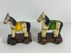 Statue, Elegante Set van 2 antieke Houten Paarden op, Antiek en Kunst