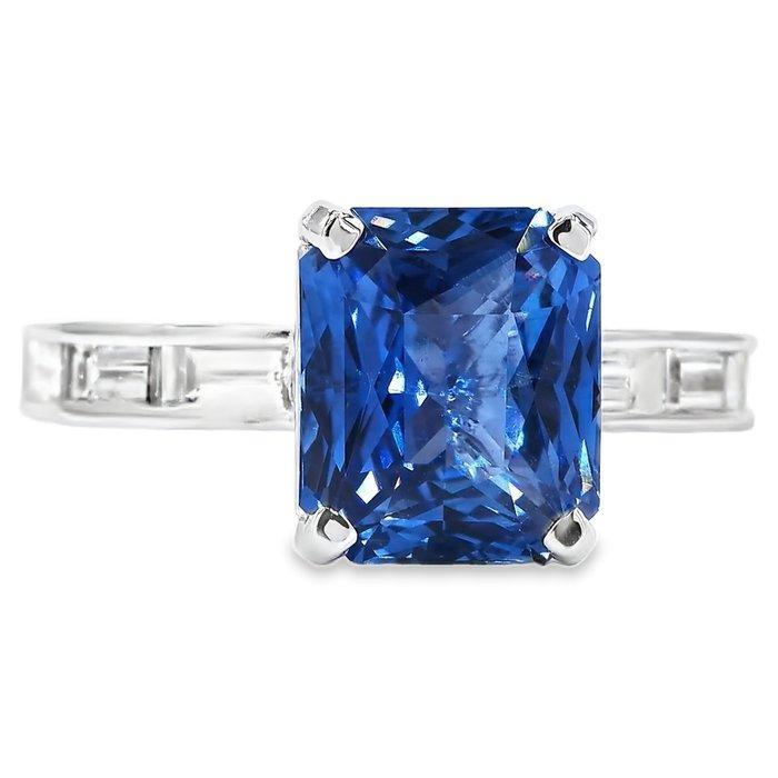 Ring - 18 karaat Witgoud - 4.53ct. tw. Saffier - Diamant -, Handtassen en Accessoires, Ringen