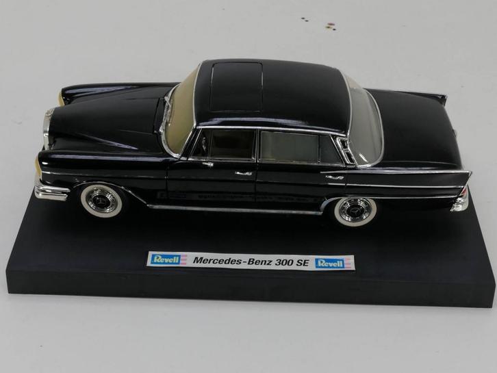 Schaal 1:18 Revell Mercedes-Benz 300 SE #3177 (Automodellen), Hobby en Vrije tijd, Modelauto's | 1:18, Gebruikt, Revell, Ophalen of Verzenden