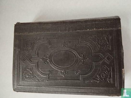 ? - Bijbel - 1886, Boeken, Godsdienst en Theologie, Gelezen, Verzenden